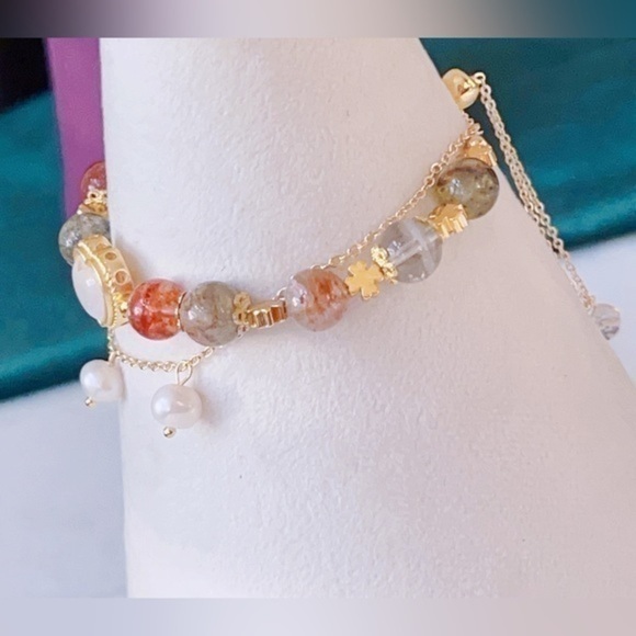 14K GP Layered
Multiple PHANTOM CRYSTAL &
Fresh-water pearls Bracelet - Picture 4 of 9